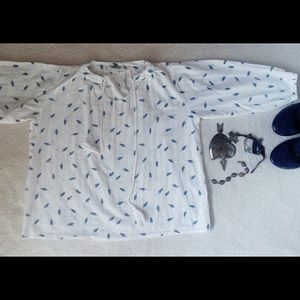 White cotton blouse w/blue feathered print.